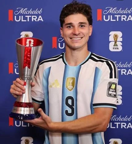 image of soccer álvarez delivers the defining moment